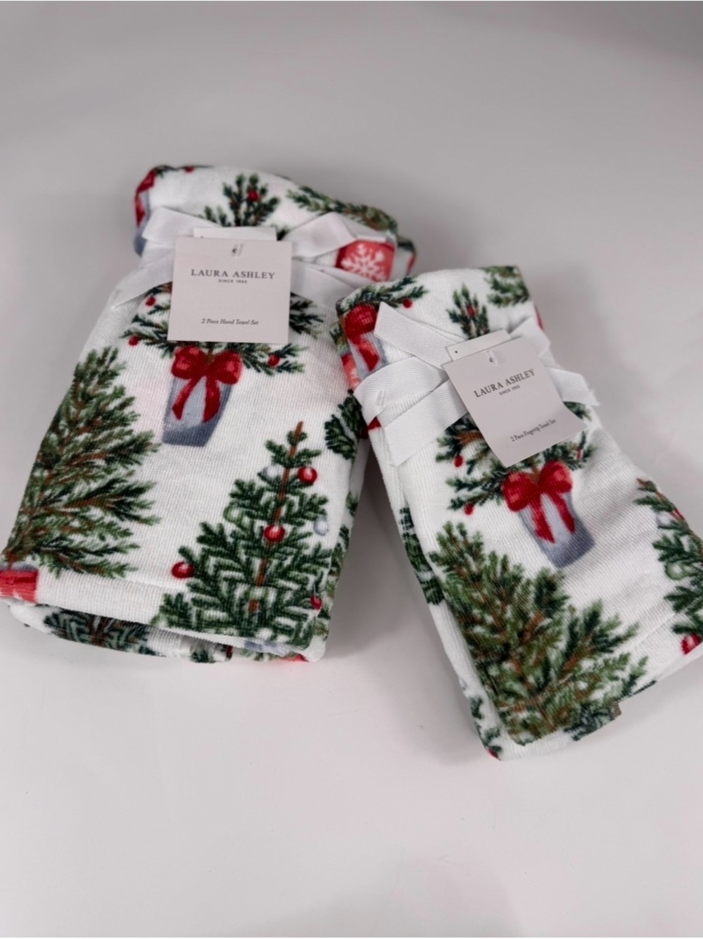 5 PC Laura Ashley Christmas Tree and Red Bow Towel Set - Picture 9 of 16